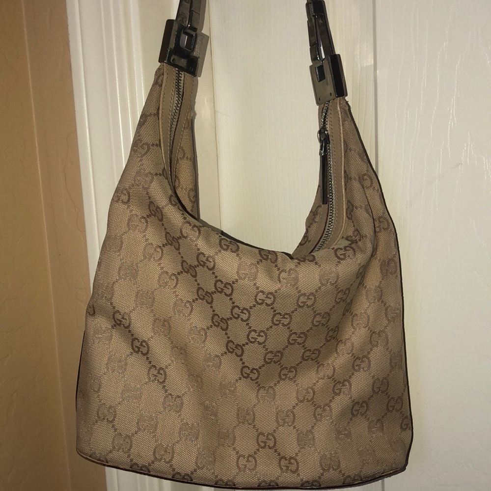 OFFERS!!!AUTHENTIC GUCCI GG MONOGRAM SHOULDER BAG